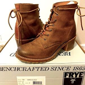 Frye Sabrina 6G Lace up combat ankle boot stacked heel tan leather